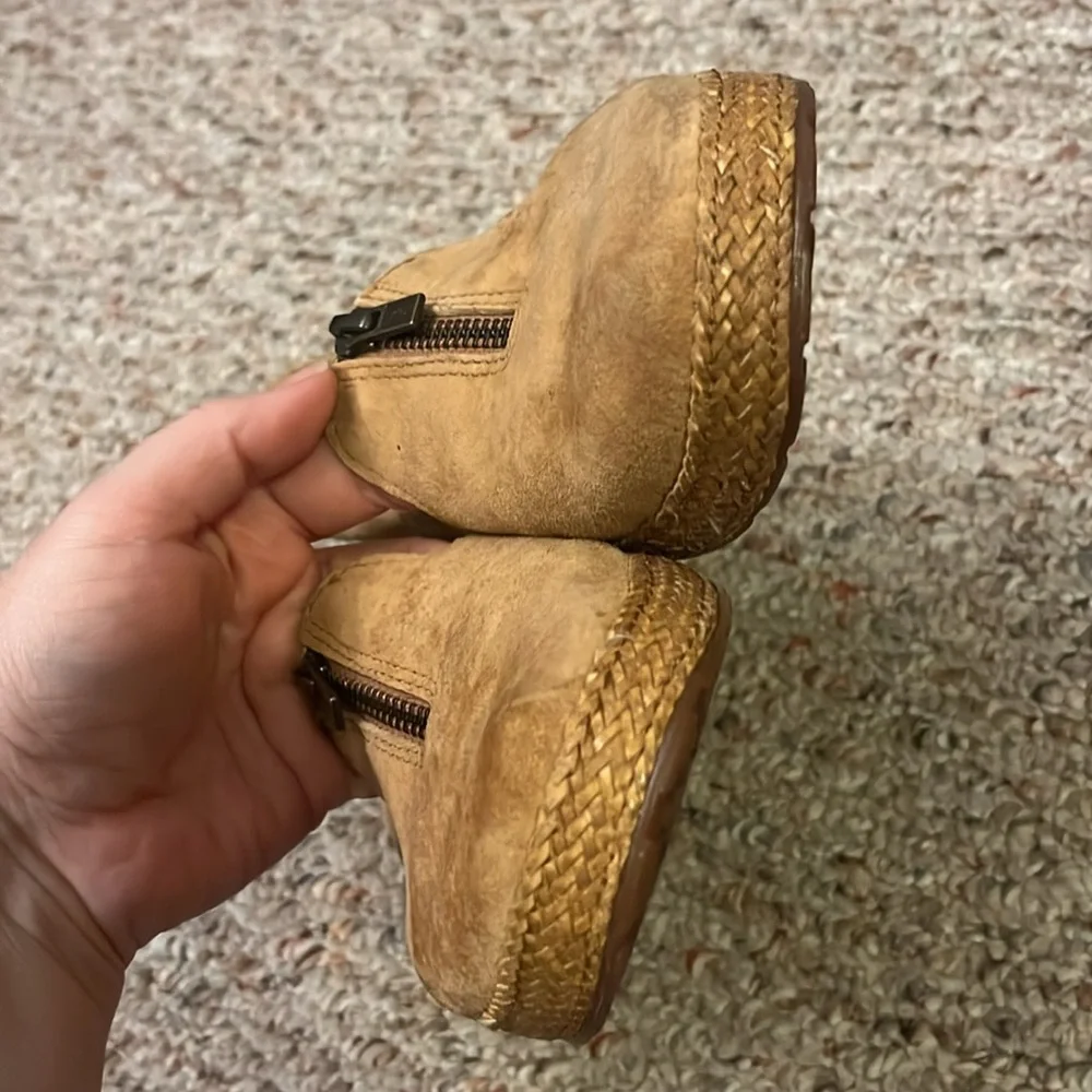 Ugg Women’s Selarra Chestnut Loafers Size 6.5